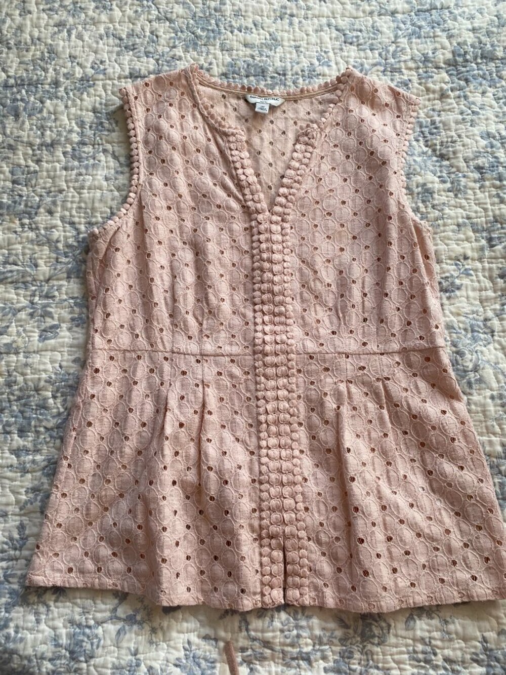 Banana Republic Pink 12P Eyelet Peplum Style Sleeveless Top V Neck Cotton